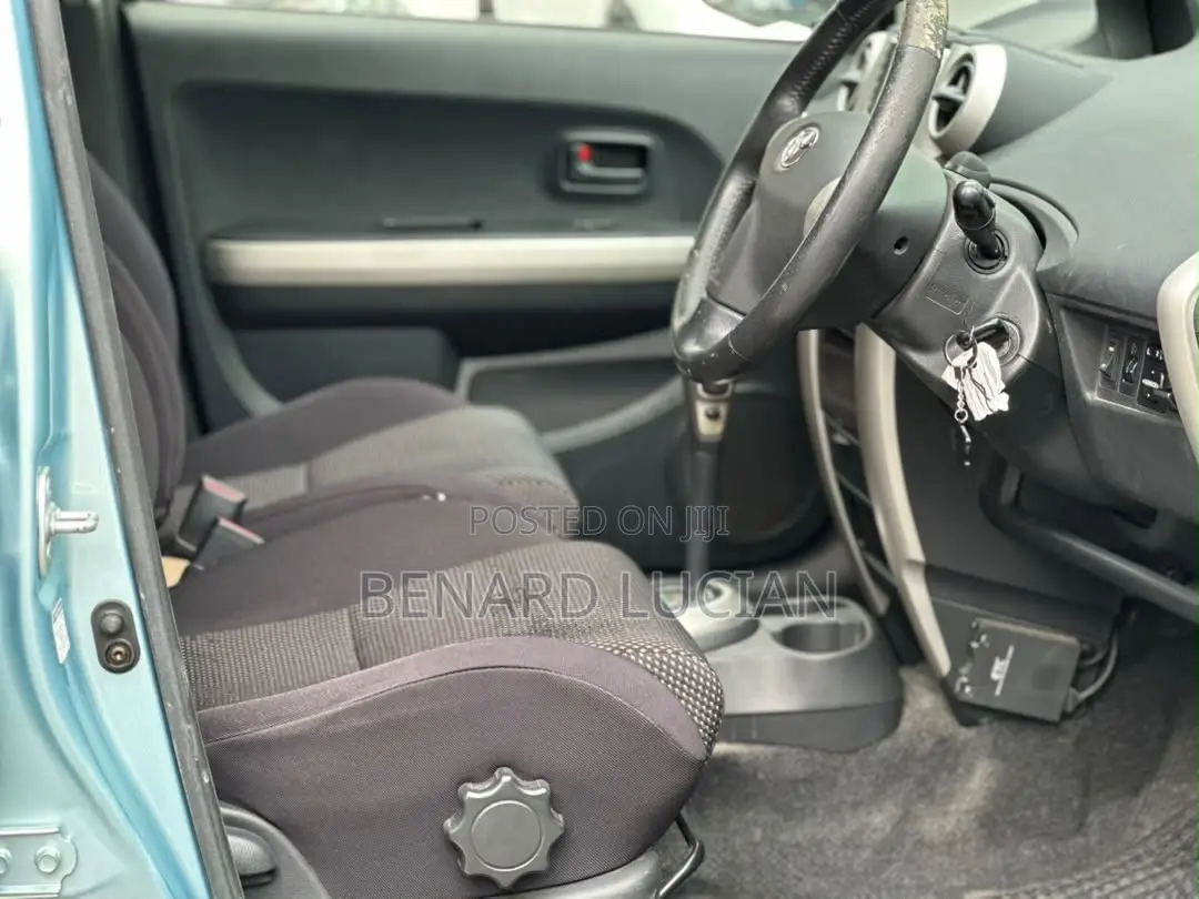 Toyota IST 2004