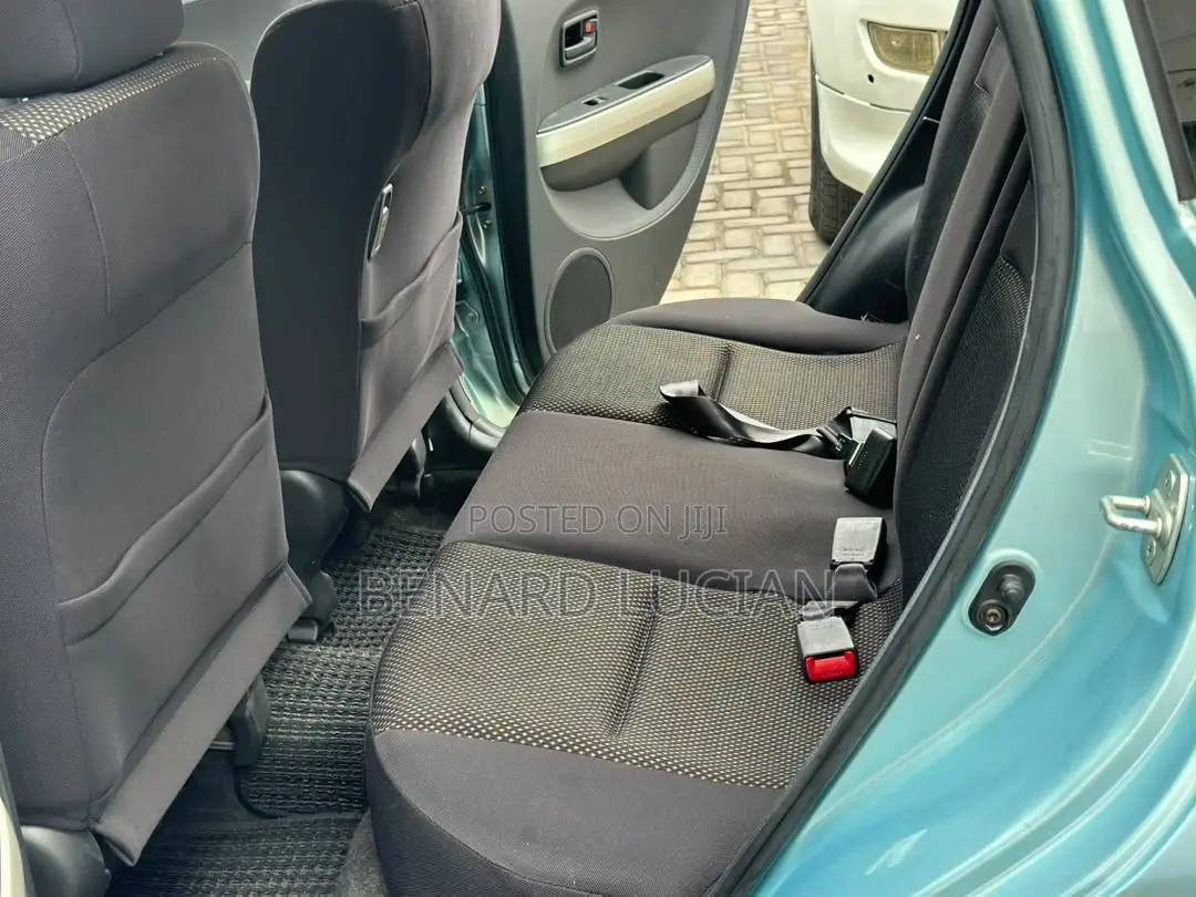Toyota IST 2004