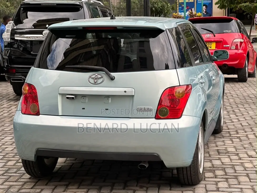 Toyota IST 2004