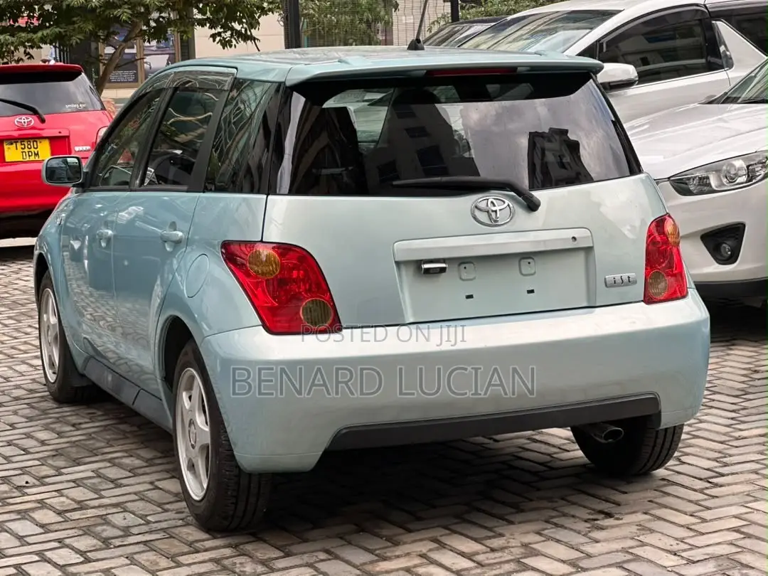 Toyota IST 2004