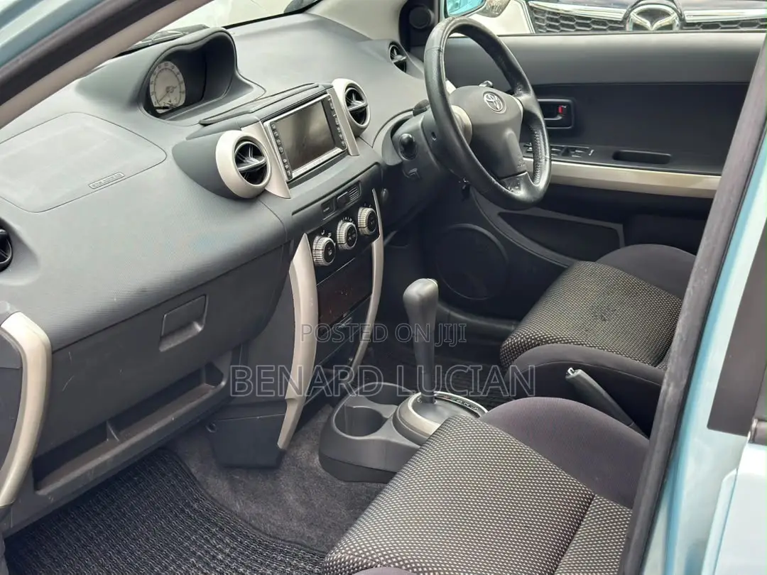 Toyota IST 2004