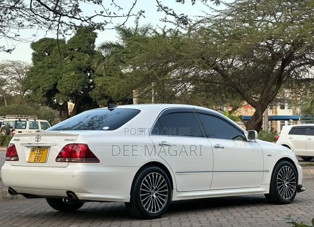 Toyota Crown 2007 White