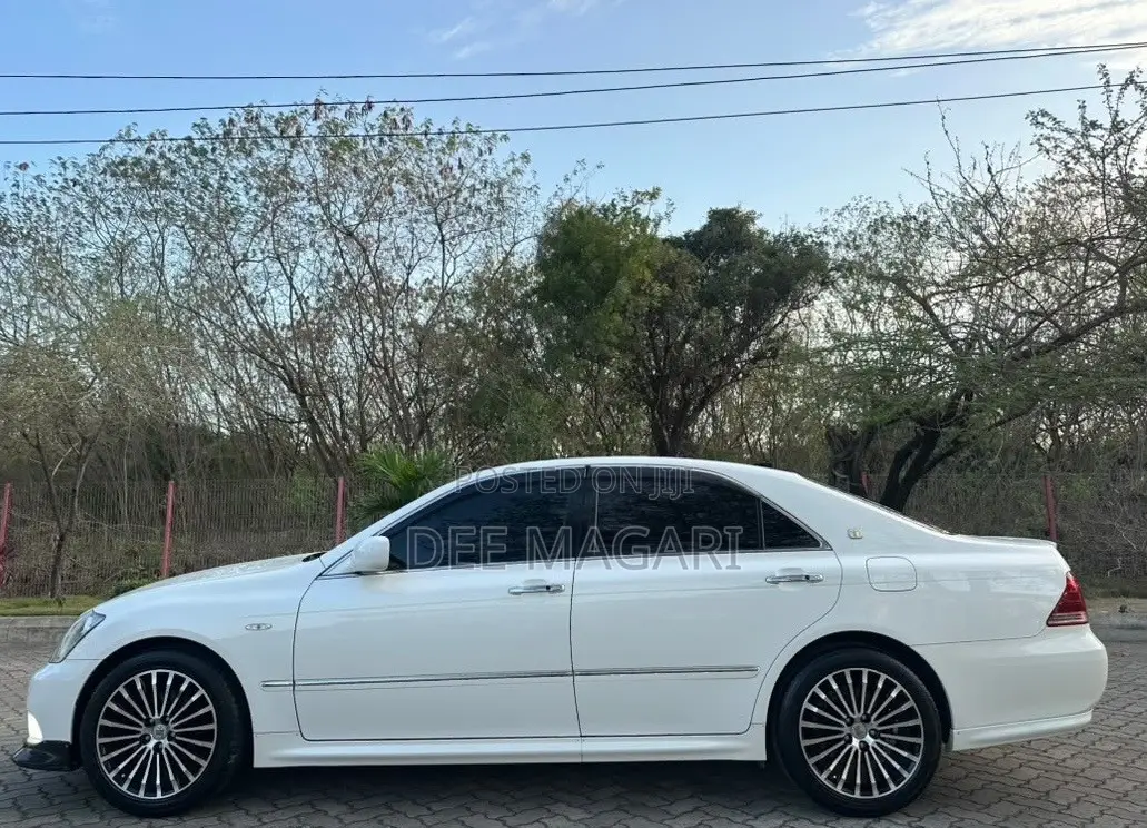 Toyota Crown 2007 White