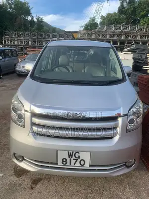 Toyota Noah 2008 Silver