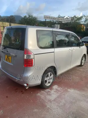Toyota Noah 2008 Silver