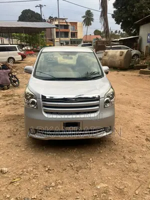 Toyota Noah 2009 Gray