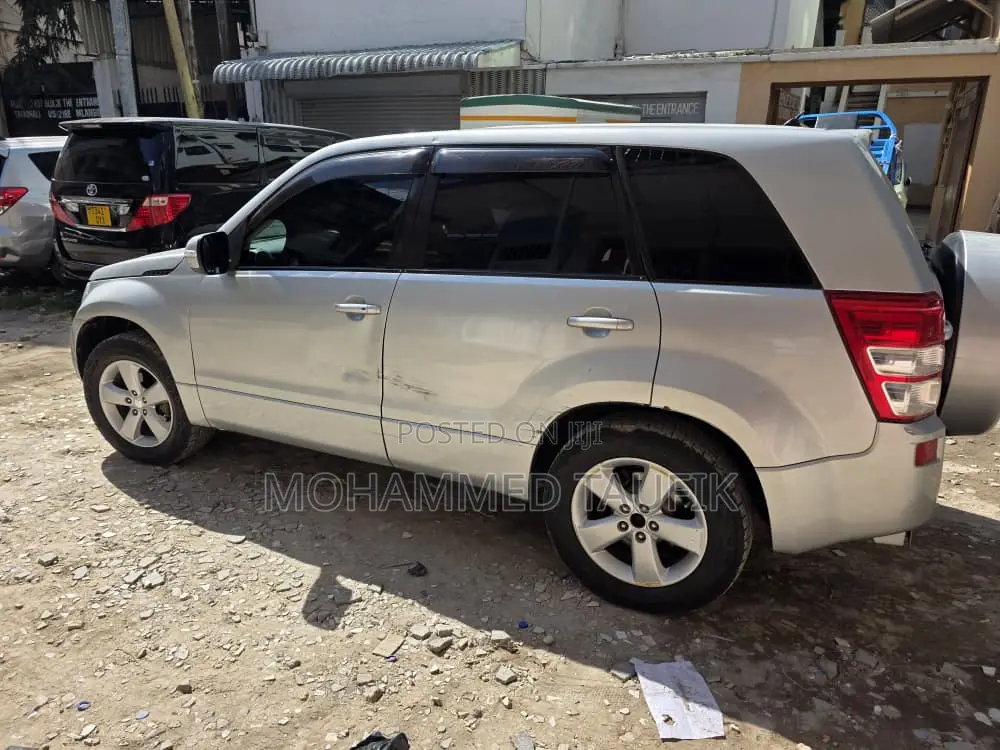 Suzuki Escudo 2008 Silver