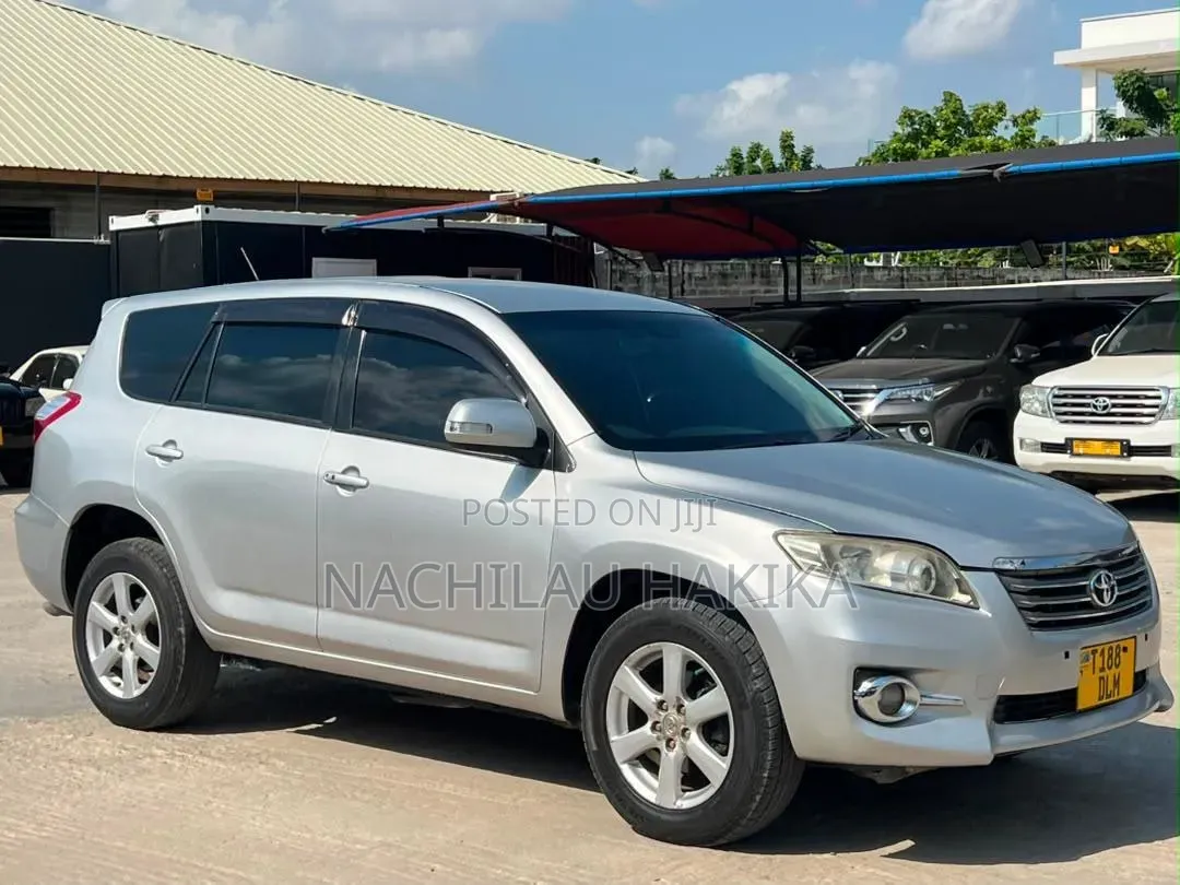 Toyota Vanguard 2012 Silver