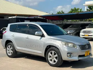 Toyota Vanguard 2012 Silver