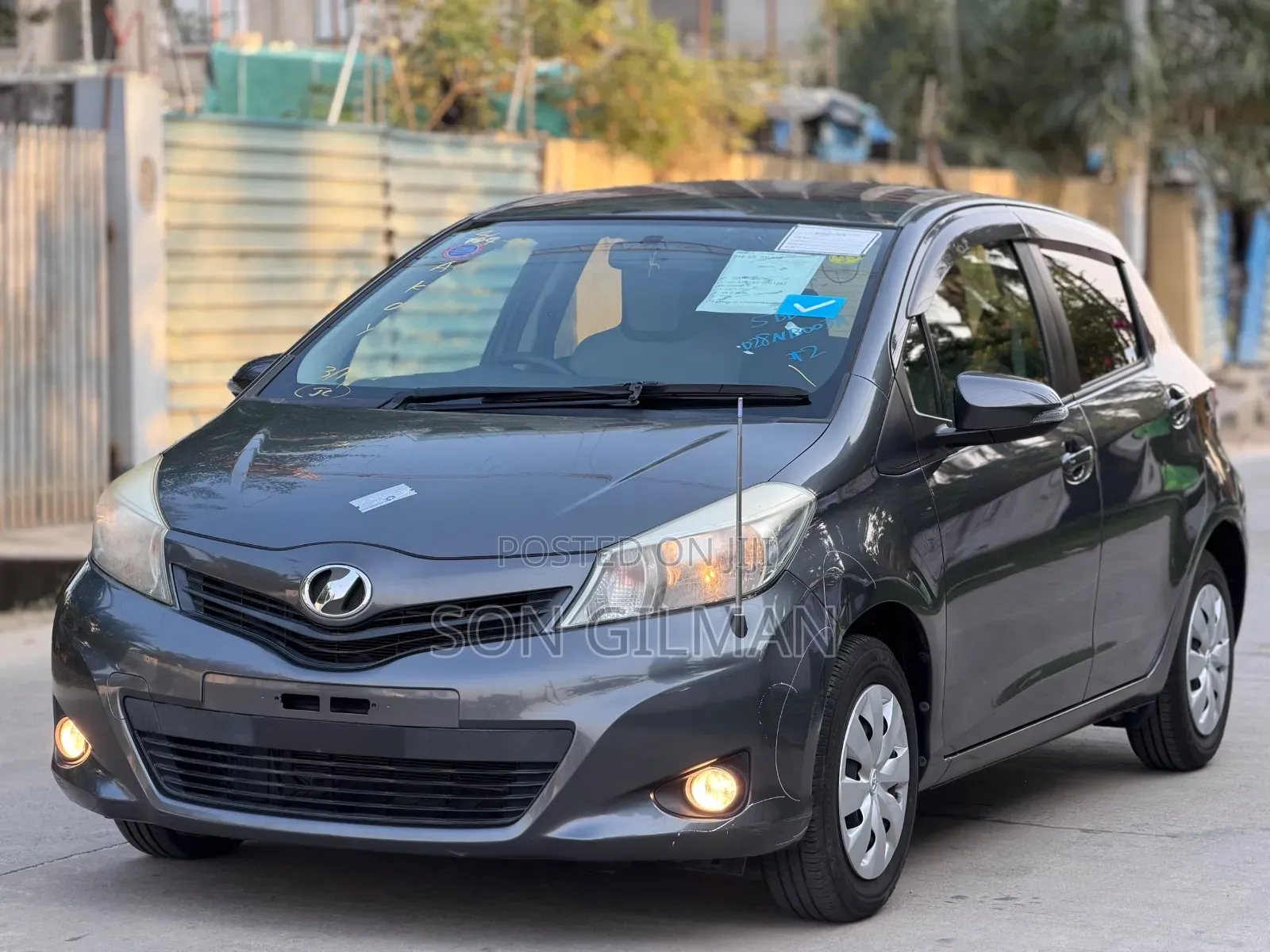 Toyota Vitz 2011 Gray
