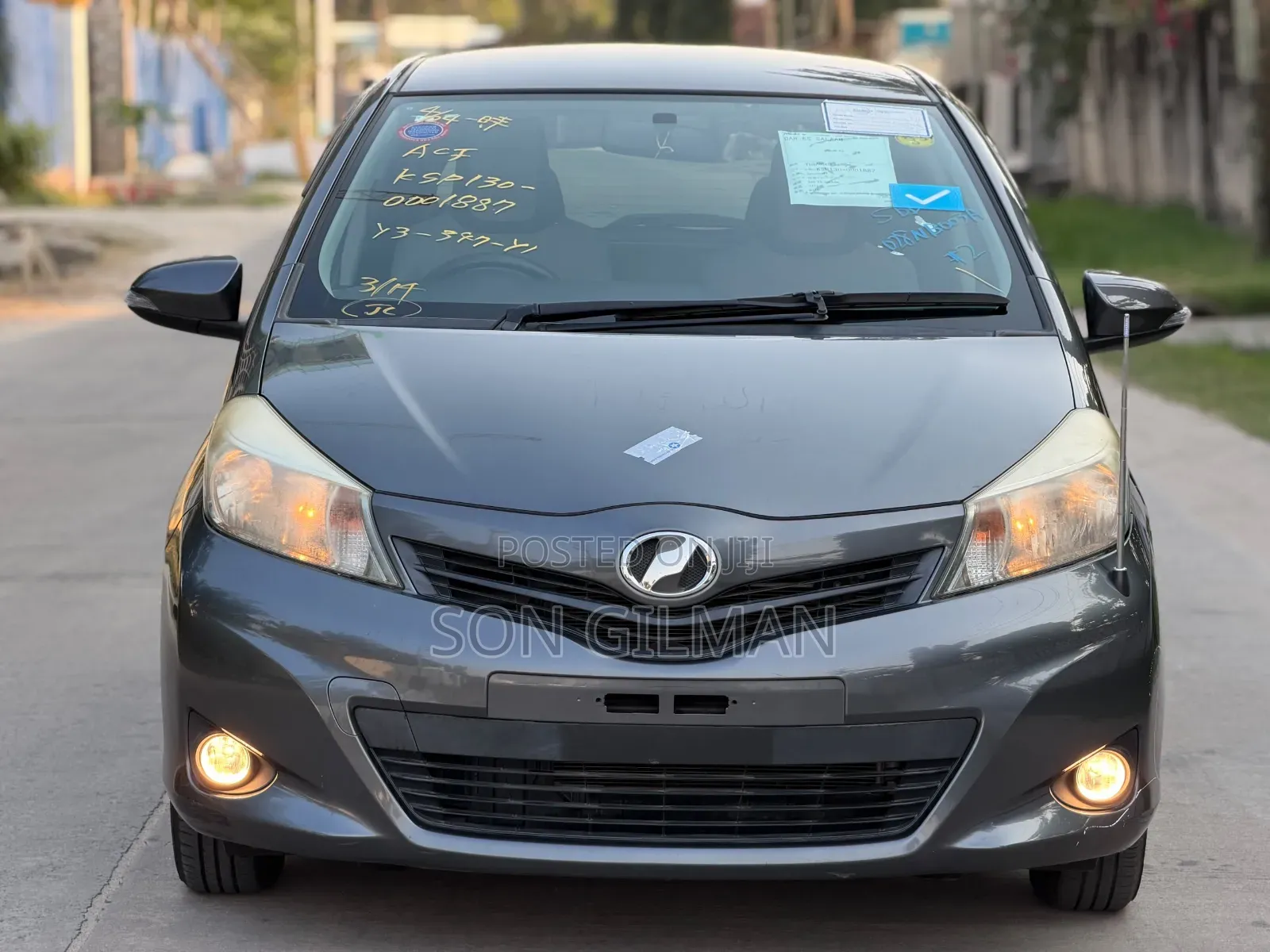 Toyota Vitz 2011 Gray