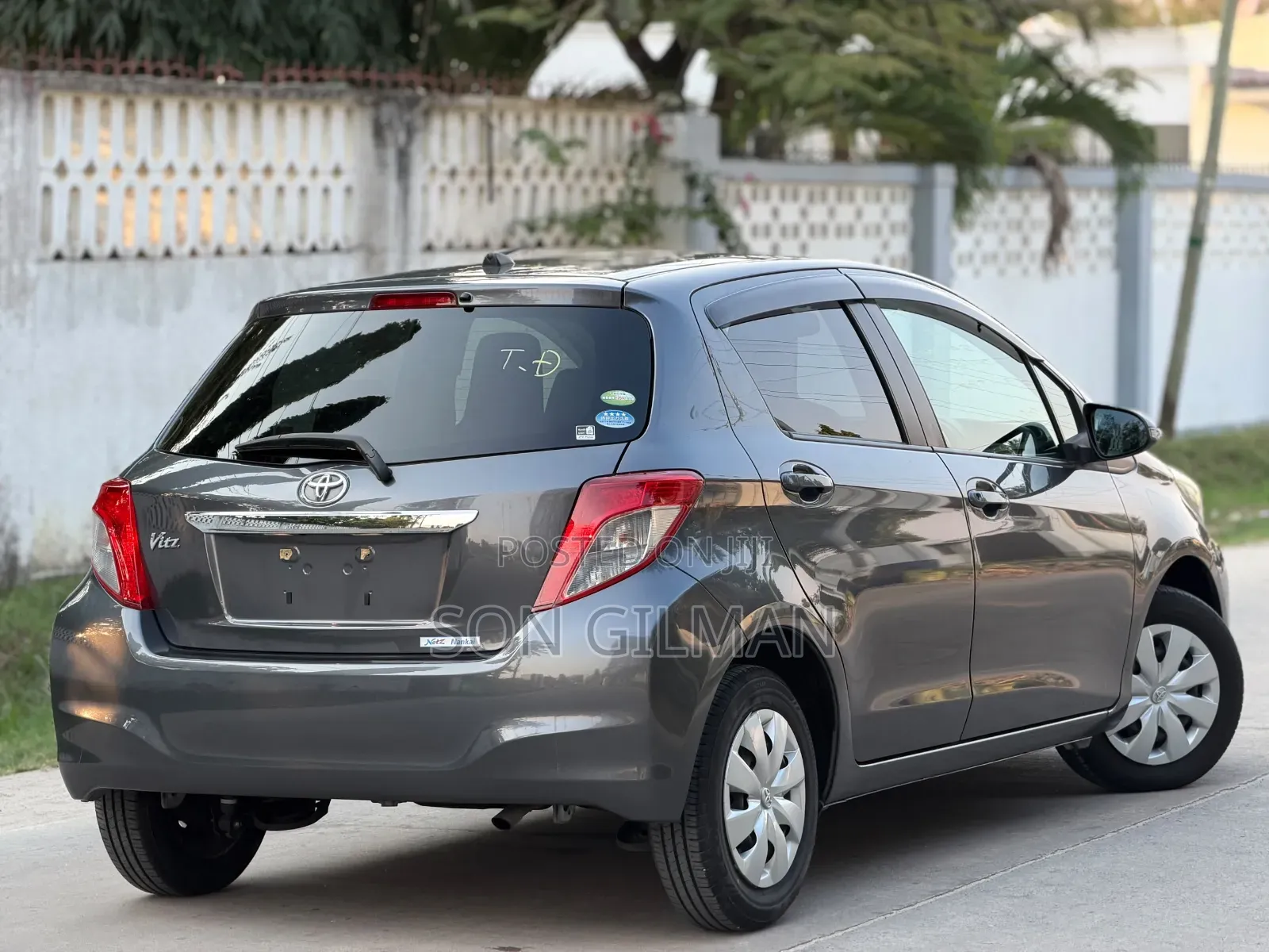 Toyota Vitz 2011 Gray