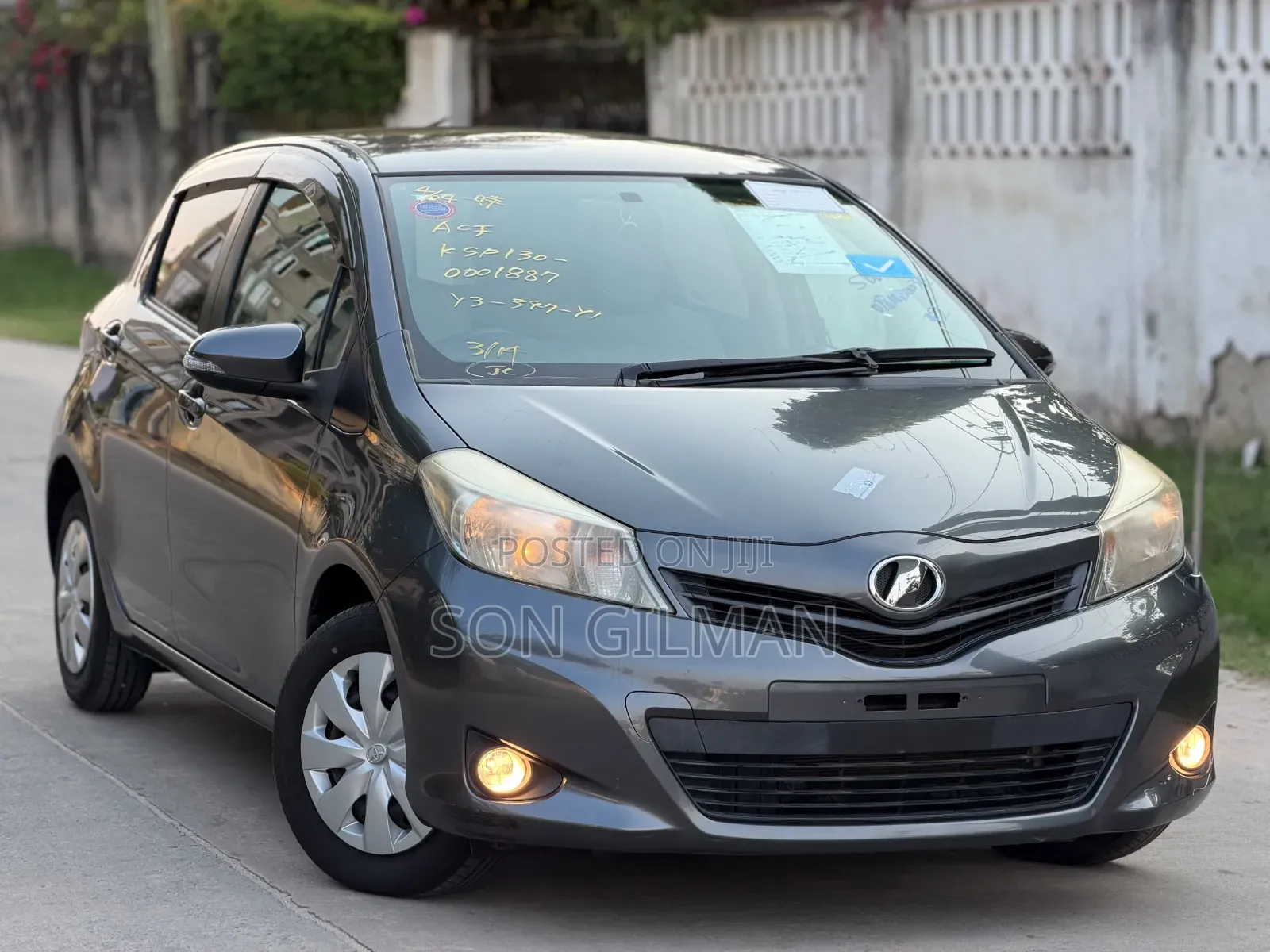 Toyota Vitz 2011 Gray