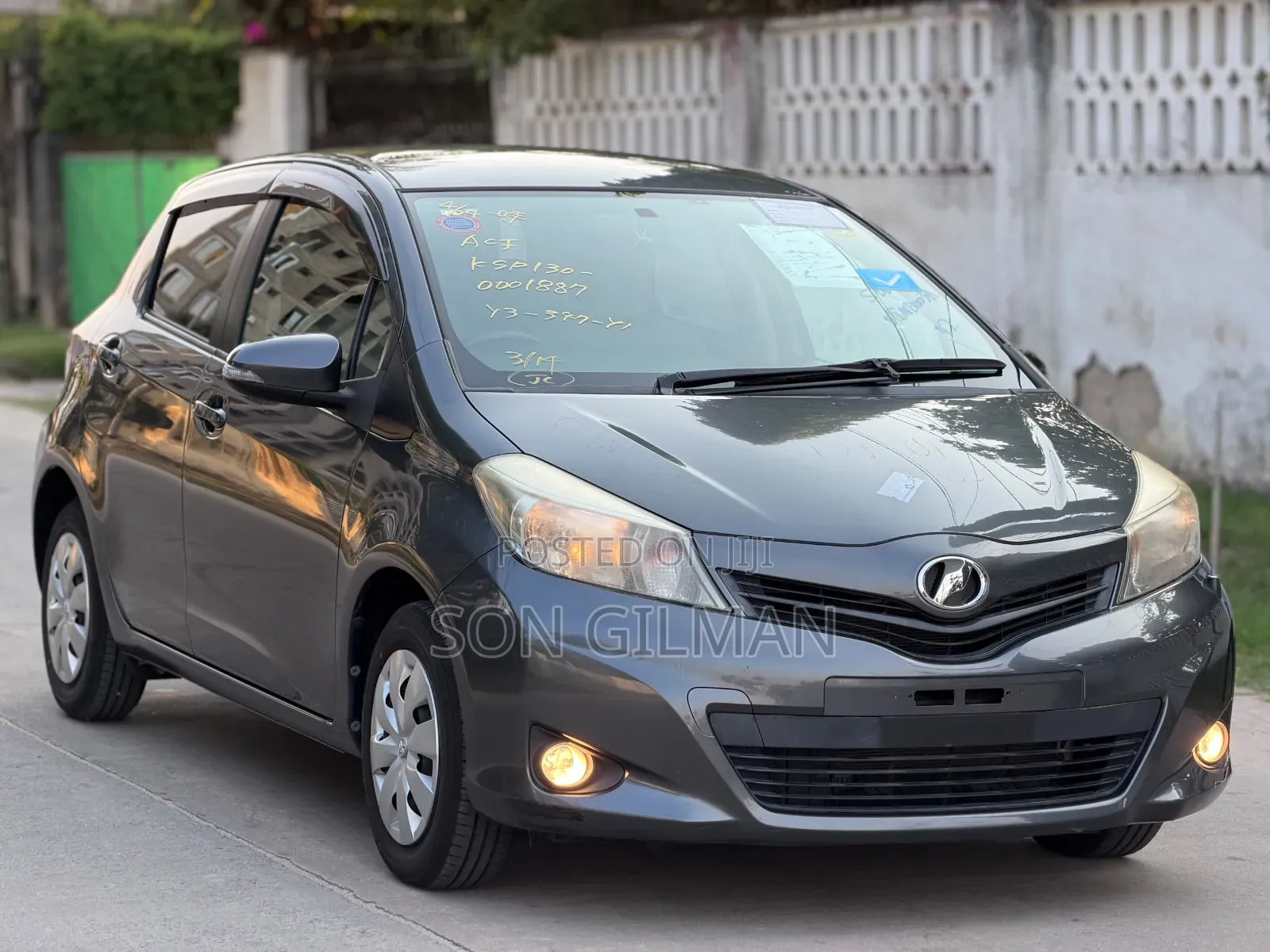 Toyota Vitz 2011 Gray