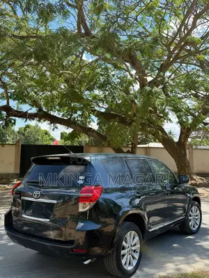 Toyota Vanguard 2010 Black