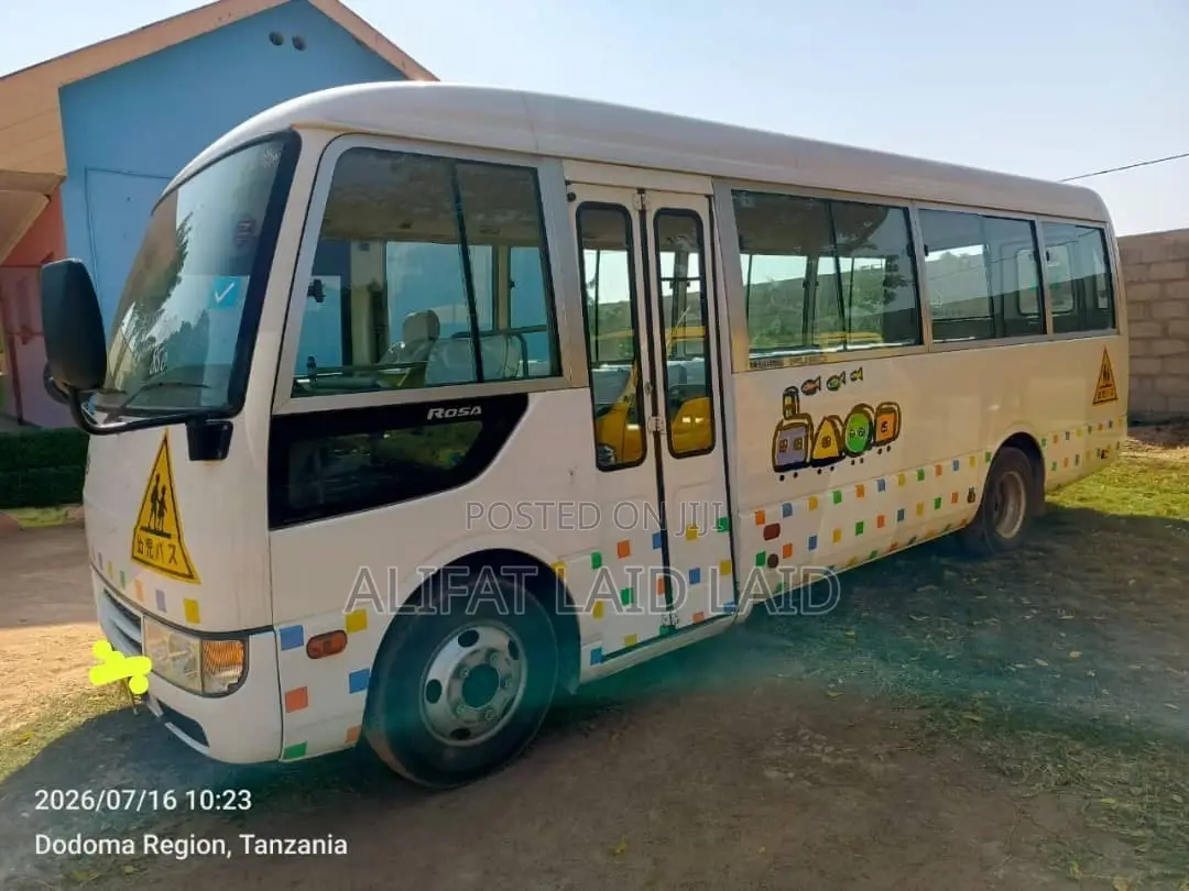 Mitsubishi Fuso Rosa 2000 White