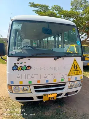 Mitsubishi Fuso Rosa 2000 White