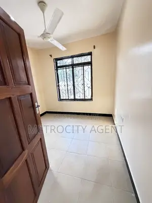 3bdrm House in Metro Estate for rent