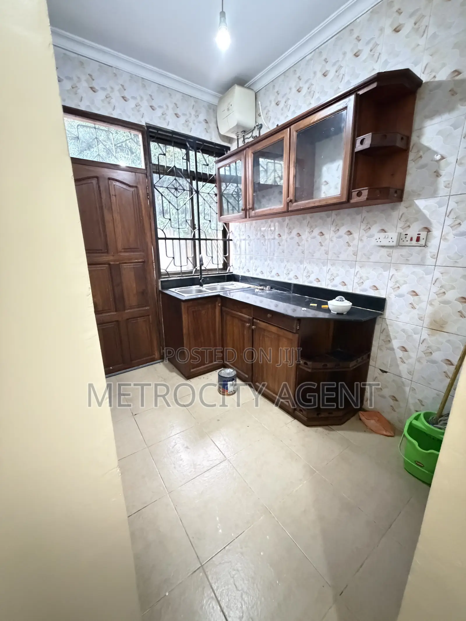 3bdrm House in Metro Estate for rent