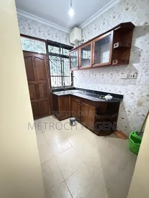 3bdrm House in Metro Estate for rent
