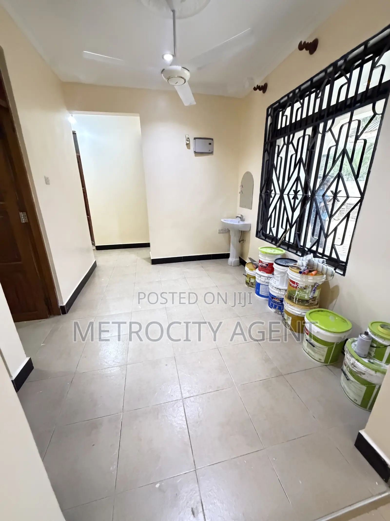 3bdrm House in Metro Estate for rent