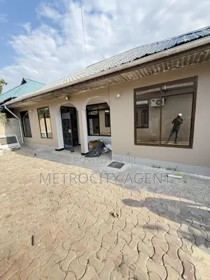 3bdrm House in Metro Estate for rent