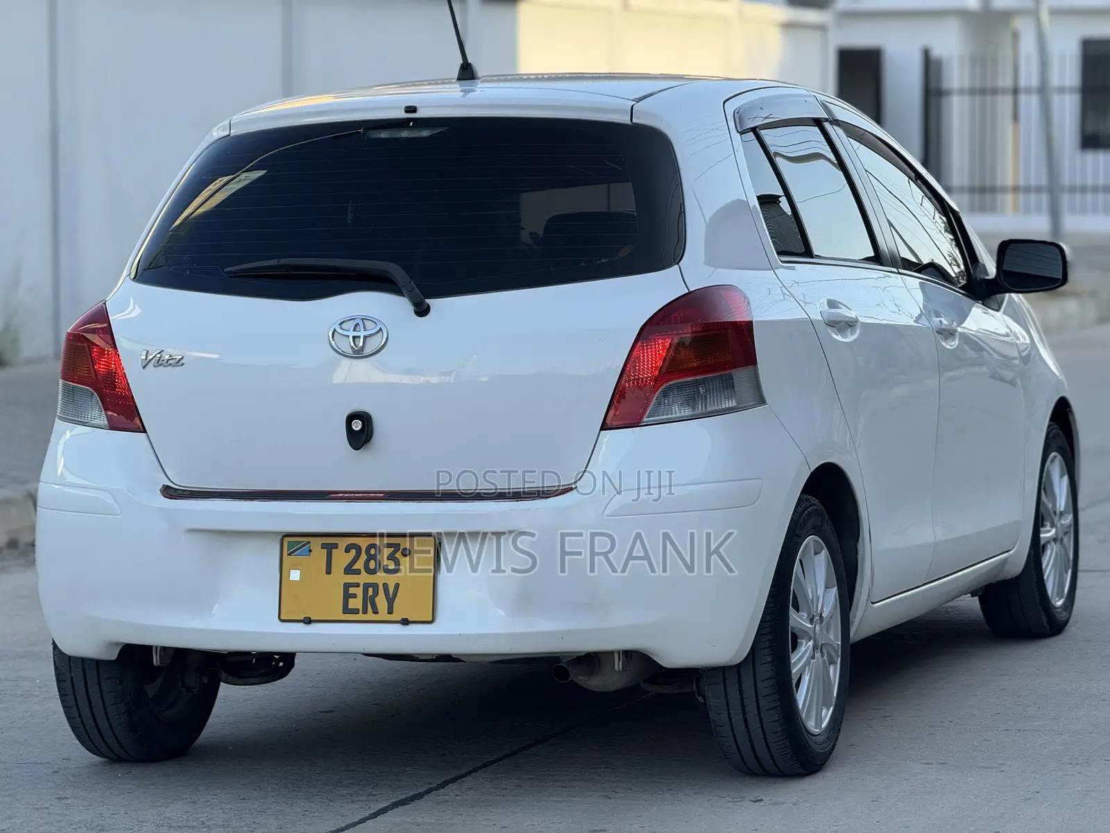 Toyota Vitz 2009 White