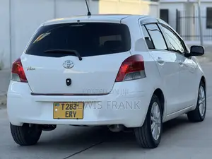 Toyota Vitz 2009 White