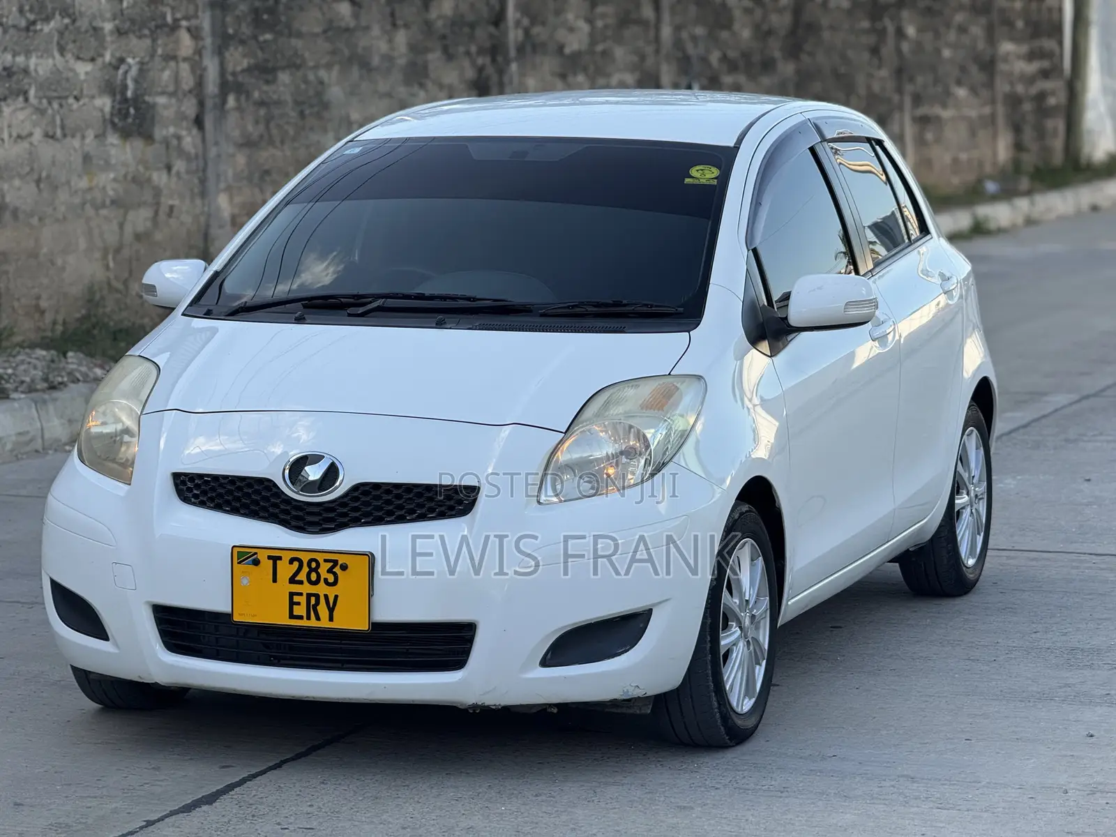Toyota Vitz 2009 White