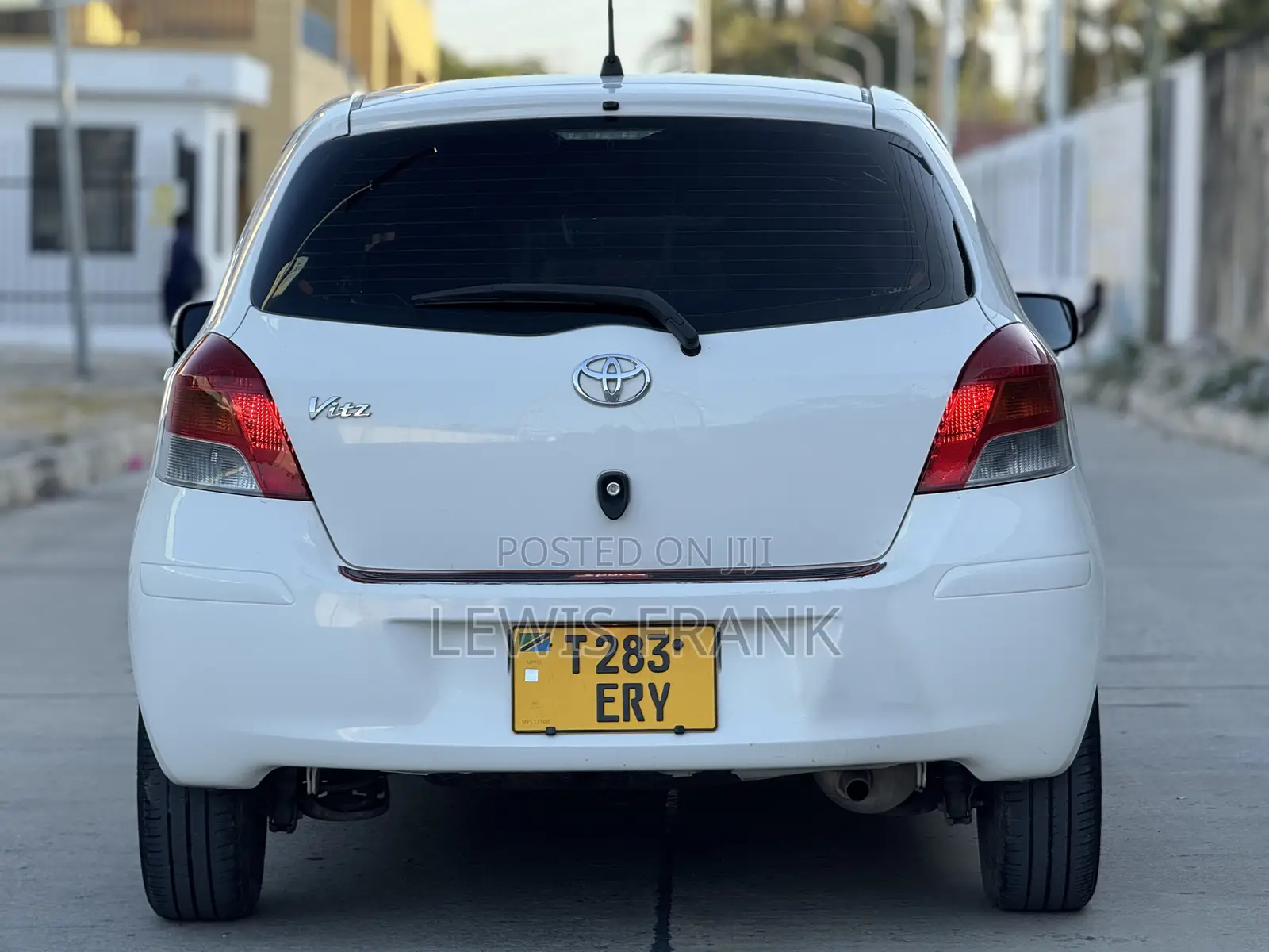 Toyota Vitz 2009 White