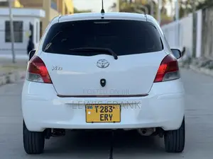 Toyota Vitz 2009 White
