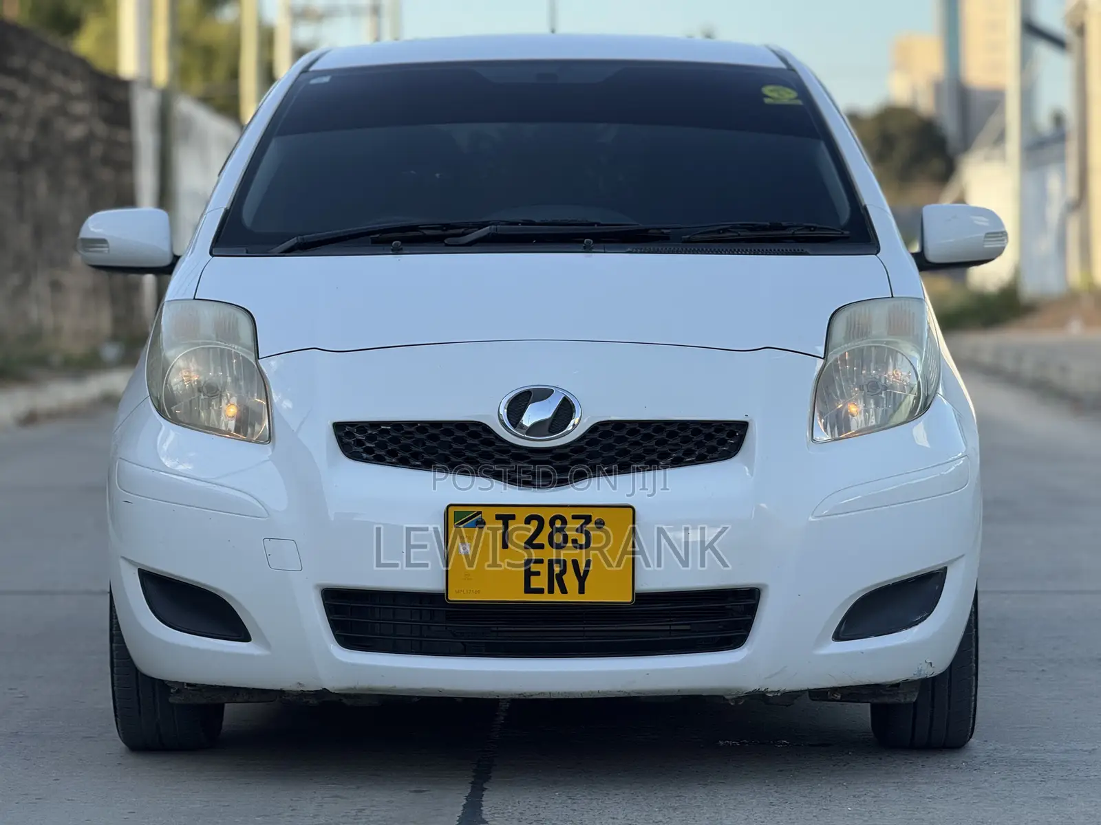 Toyota Vitz 2009 White