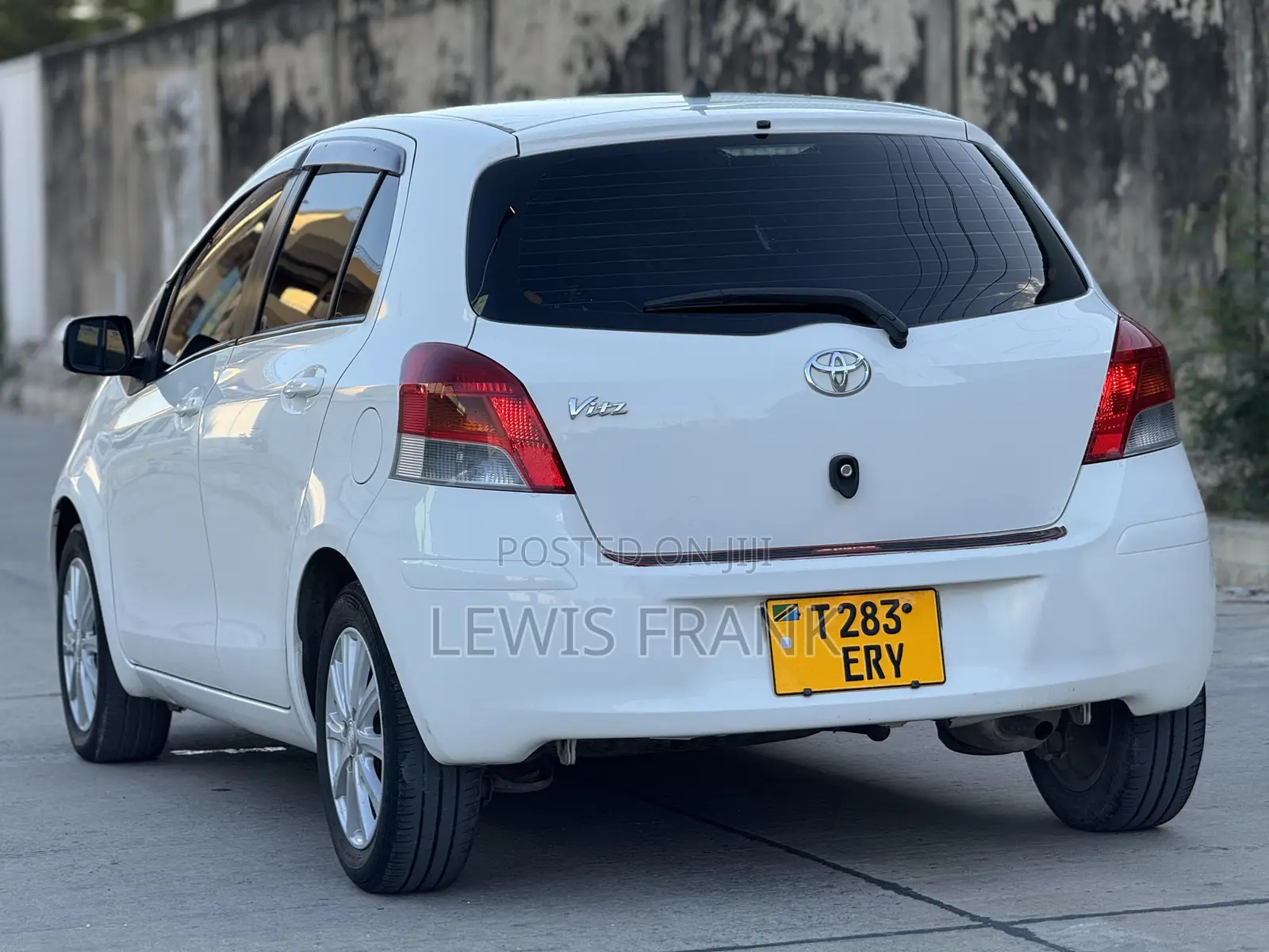 Toyota Vitz 2009 White