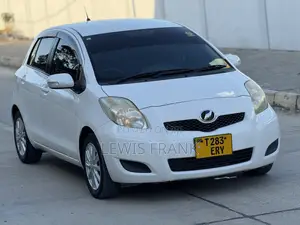 Toyota Vitz 2009 White