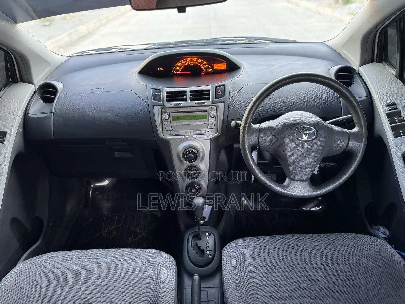 Toyota Vitz 2009 White