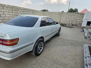 Toyota Cresta 1990 White