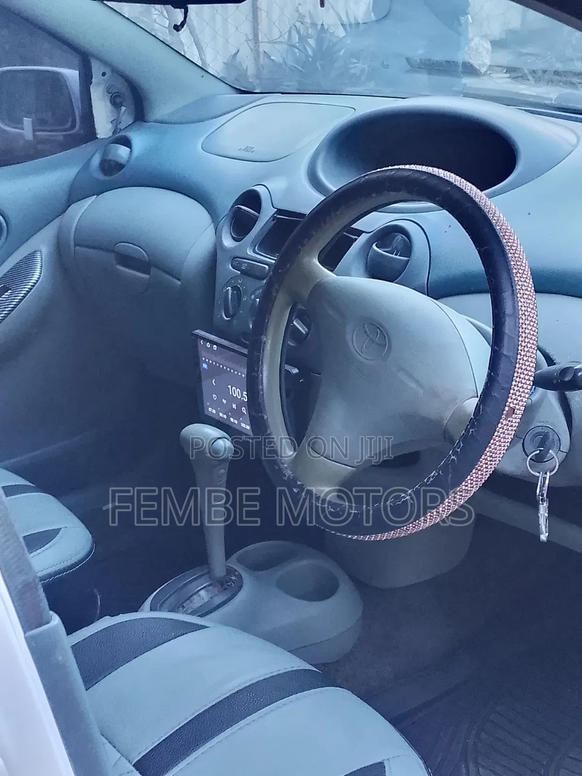 Toyota Vitz 2005 White