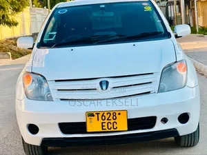 Toyota IST 2004 White