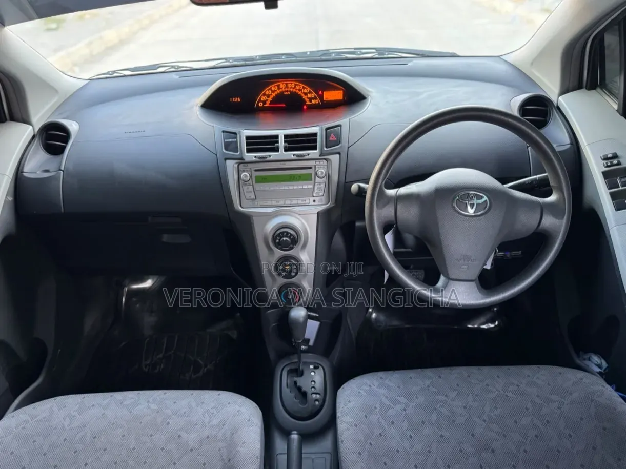 Toyota Vitz 2009 White