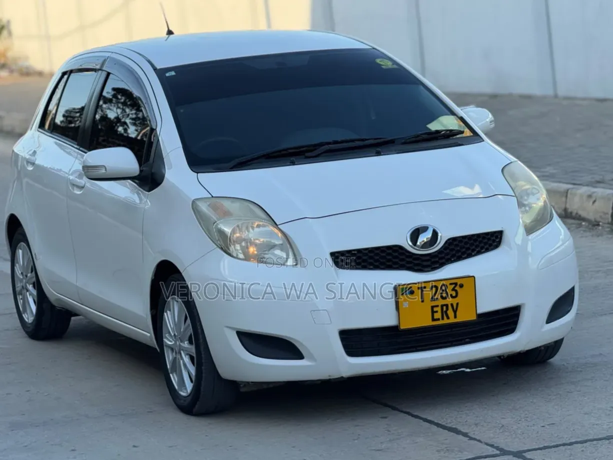 Toyota Vitz 2009 White
