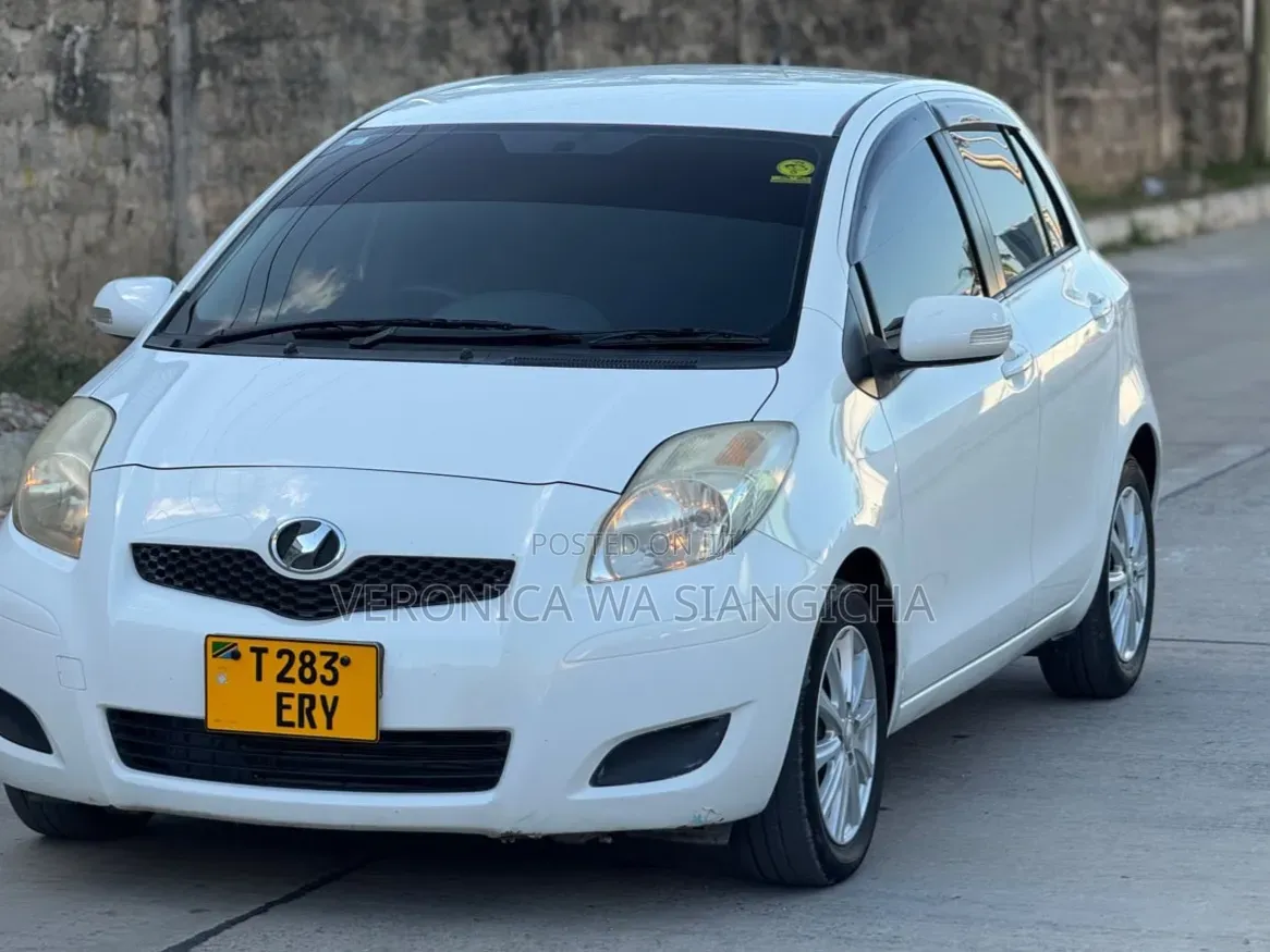 Toyota Vitz 2009 White