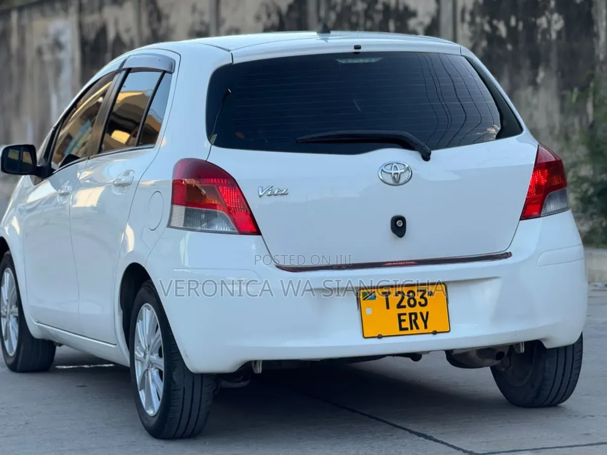 Toyota Vitz 2009 White