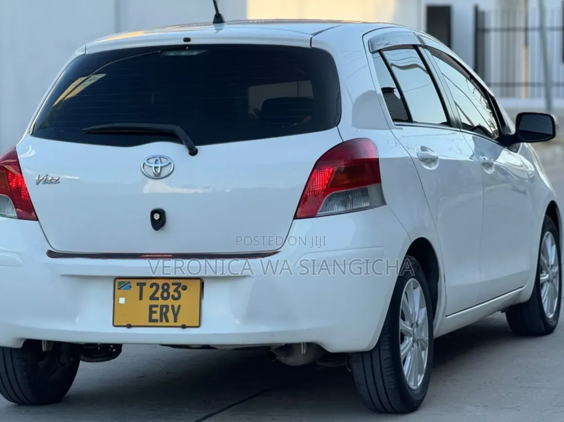 Toyota Vitz 2009 White