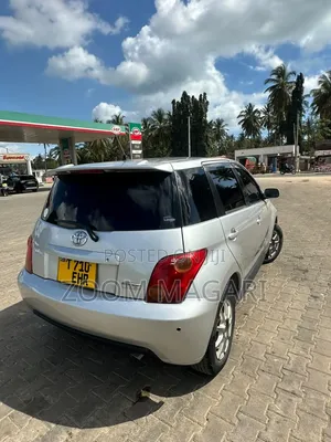 Toyota IST 2004 Silver