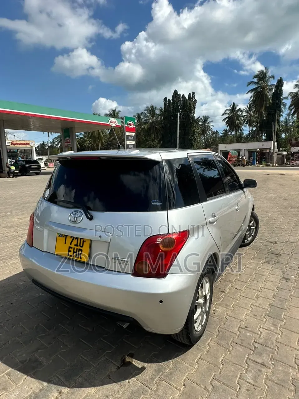 Toyota IST 2004 Silver