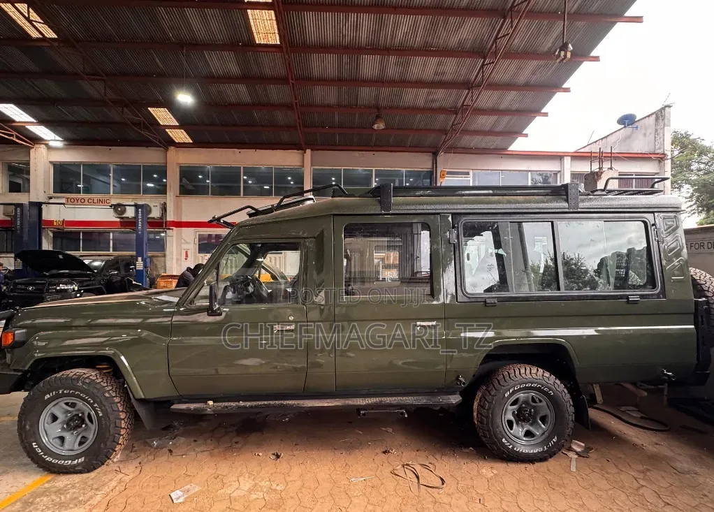 Toyota Land Cruiser 2011 Green