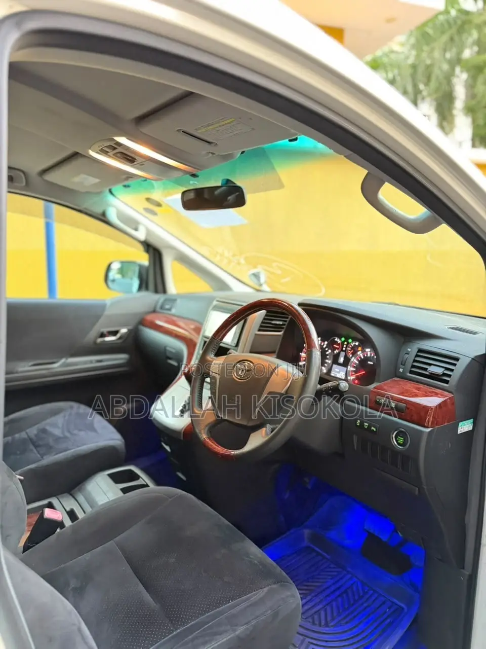 Toyota Alphard 2.4 Petrol FWD 2010 White