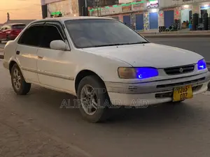 Toyota Corolla 2000 White