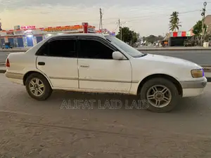 Toyota Corolla 2000 White
