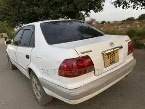 Toyota Corolla 2000 White
